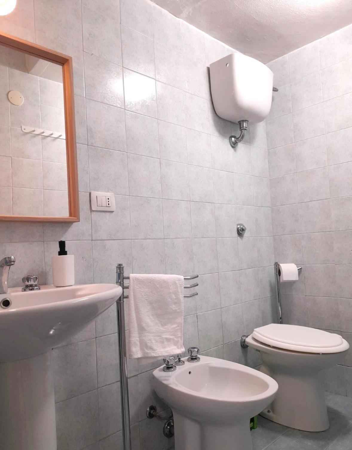 Casa A Bosa In Centro Storico Villa Bagian luar foto